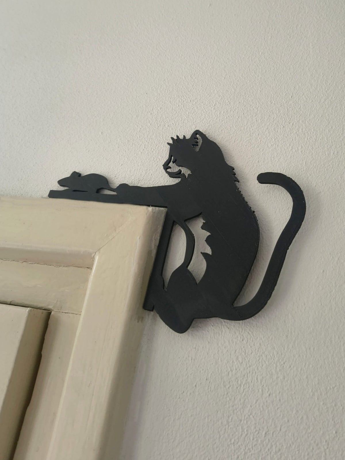 Katzen Türrahmendekoration - Katze mit Maus