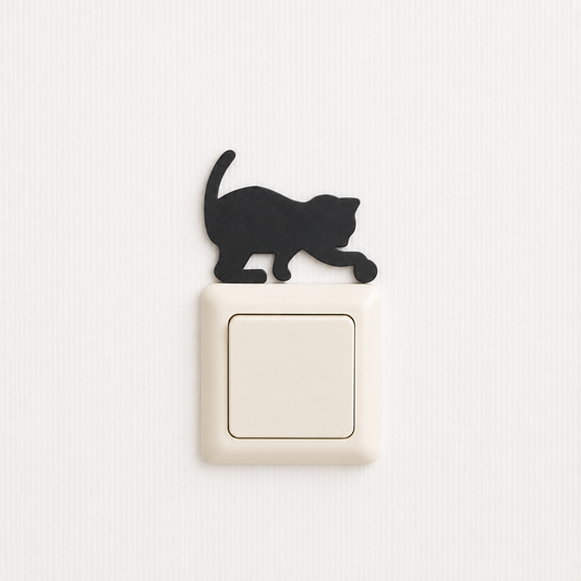 Katzen lichtschalter dekoration - Spielende Katze mit Ball